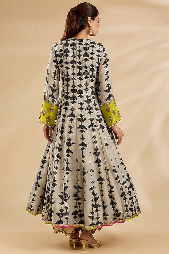 Black & White Crepe Kurta Set by Raji Ramniq at Pernia's Pop Up Shop