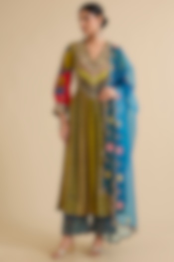 Yellow Crepe Printed Box-Pleated Kurta Set by Raji ramniq at Pernia's Pop Up Shop