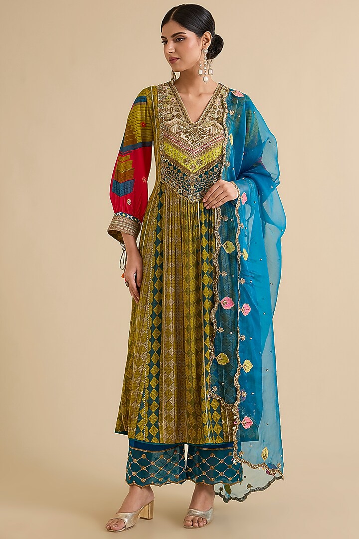 Yellow Crepe Printed Box-Pleated Kurta Set by Raji ramniq at Pernia's Pop Up Shop
