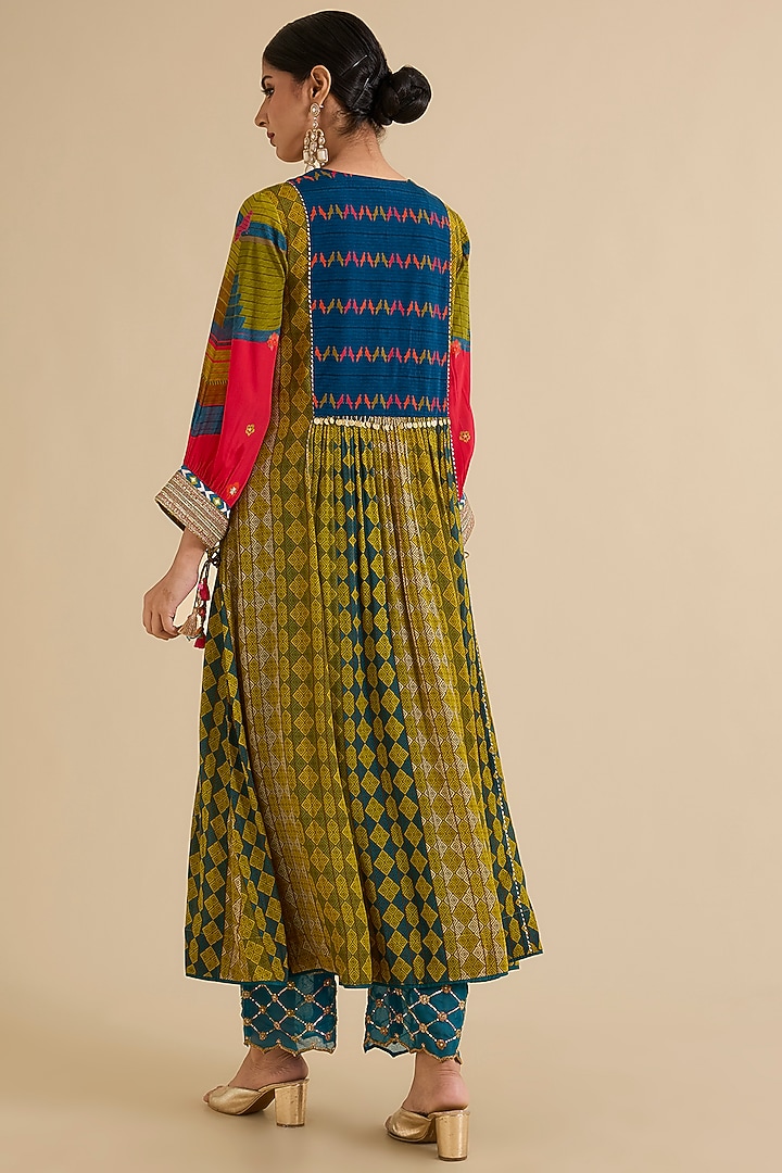 Yellow Crepe Printed Box-Pleated Kurta Set by Raji ramniq at Pernia's Pop Up Shop
