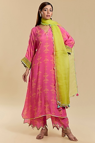 Hot Pink Crepe Printed Kurta Set by Raji Ramniq