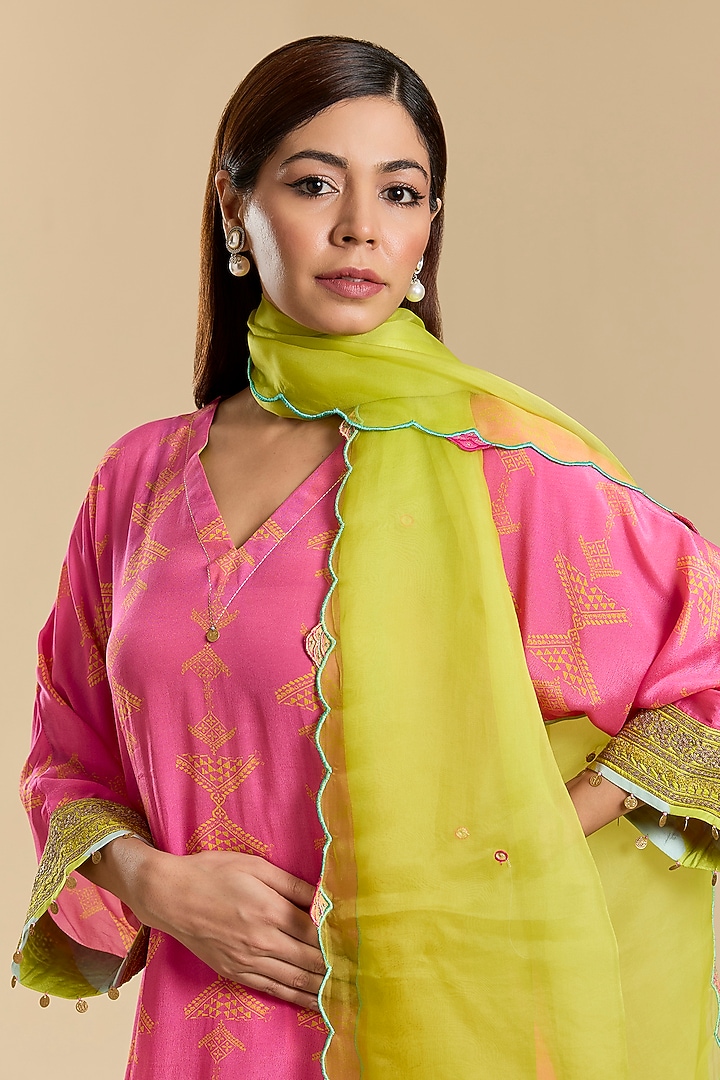 Hot Pink Crepe Printed Kurta Set by Raji Ramniq at Pernia's Pop Up Shop