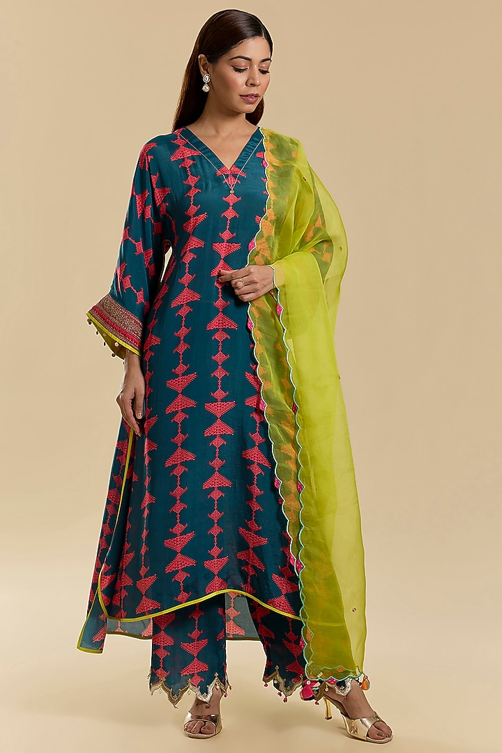 Blue Crepe Printed Kurta Set by Raji Ramniq at Pernia's Pop Up Shop