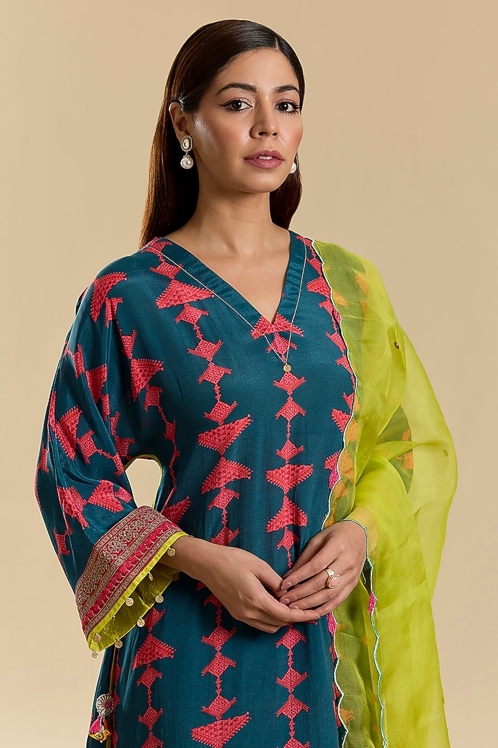 Blue Crepe Printed Kurta Set by Raji Ramniq at Pernia's Pop Up Shop