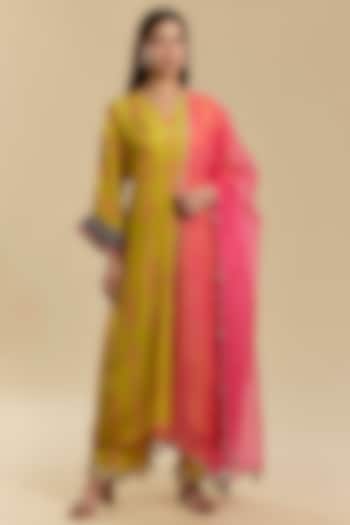 Yellow Crepe Printed Kurta Set by Raji Ramniq at Pernia's Pop Up Shop