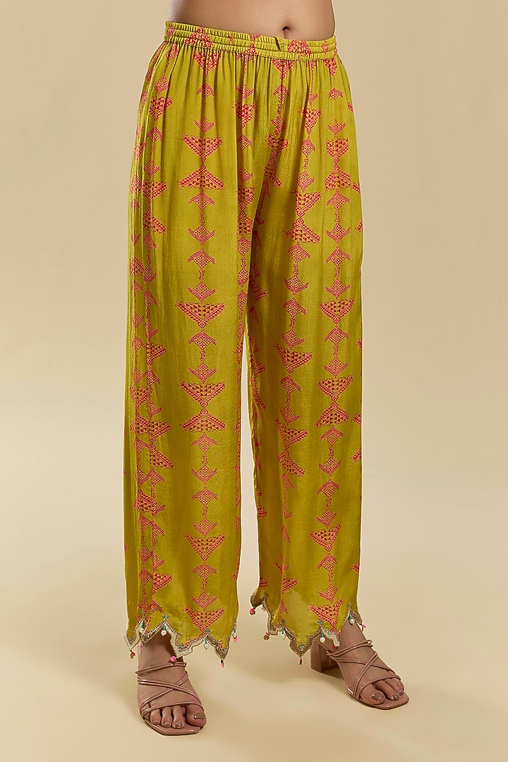 Yellow Crepe Printed Kurta Set by Raji Ramniq at Pernia's Pop Up Shop