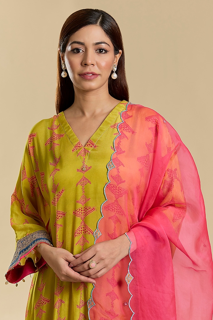 Yellow Crepe Printed Kurta Set by Raji Ramniq at Pernia's Pop Up Shop