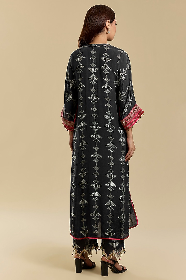 Black Crepe Printed Kurta Set by Raji Ramniq at Pernia's Pop Up Shop