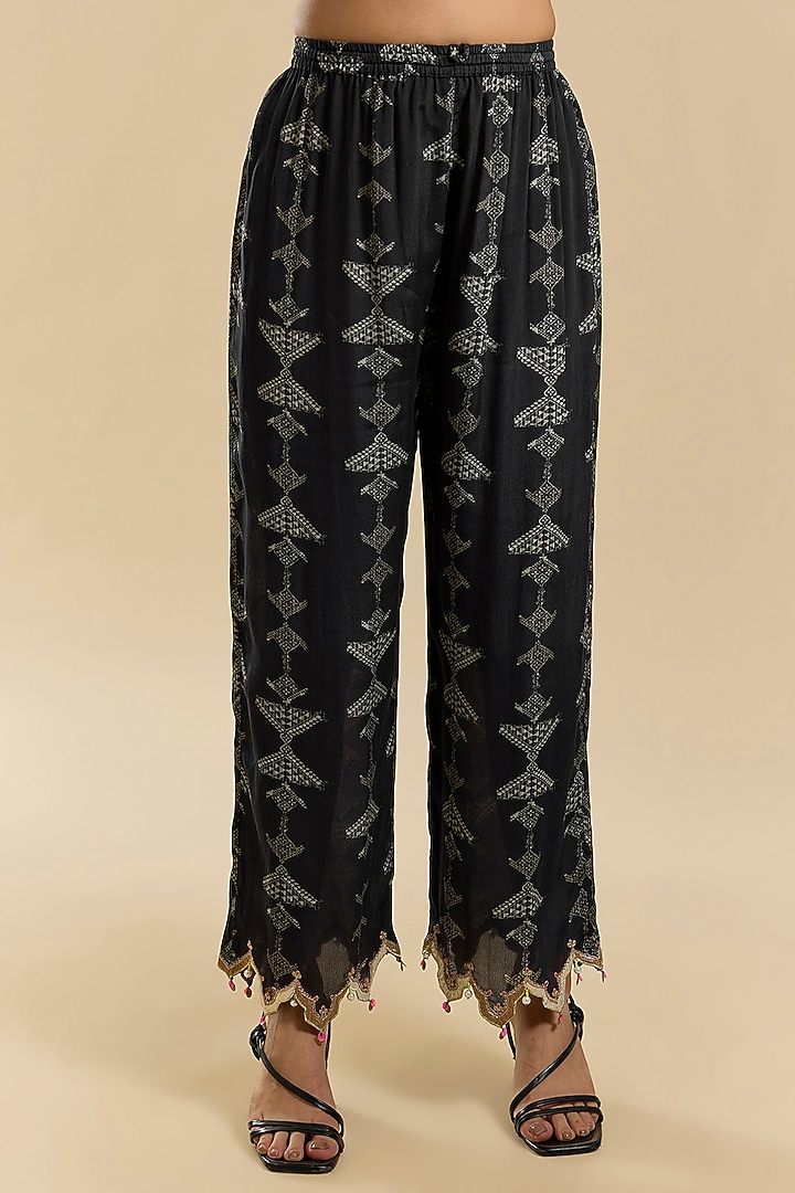 Black Crepe Printed Kurta Set by Raji Ramniq at Pernia's Pop Up Shop