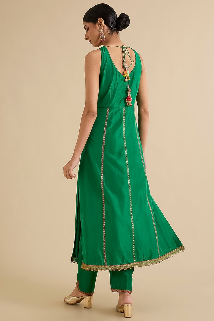 Green Silk Hand Embroidered Kurta Set by Raji ramniq at Pernia's Pop Up Shop