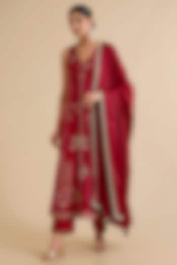 Red Silk Hand Embroidered Kurta Set by Raji ramniq at Pernia's Pop Up Shop