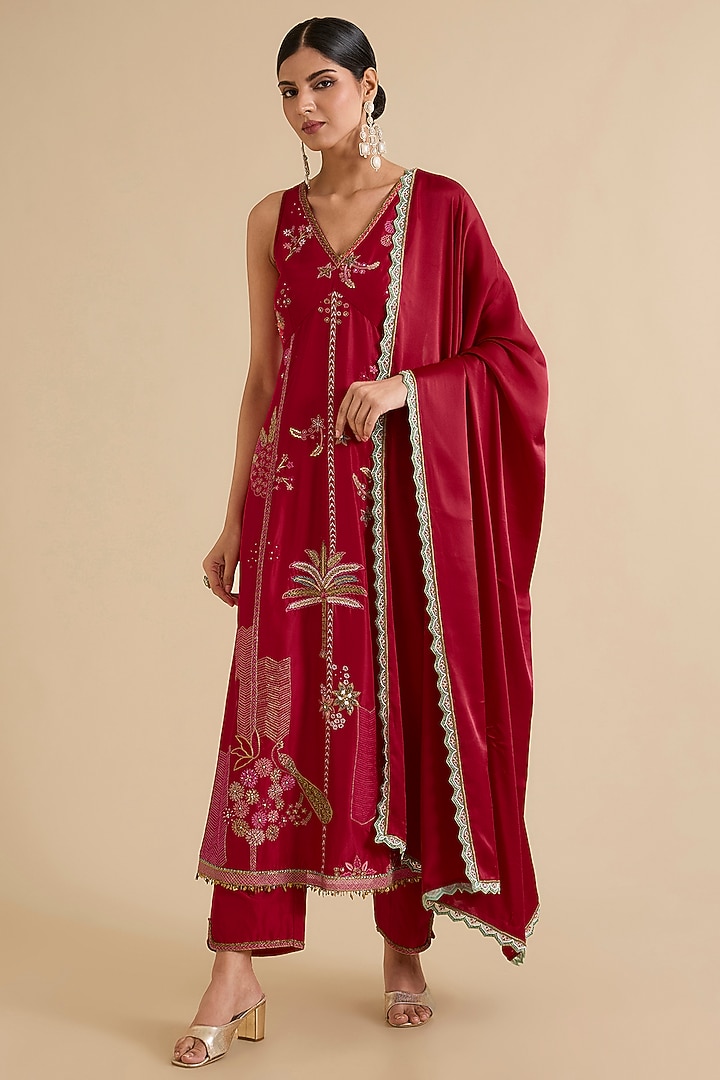 Red Silk Hand Embroidered Kurta Set by Raji ramniq at Pernia's Pop Up Shop