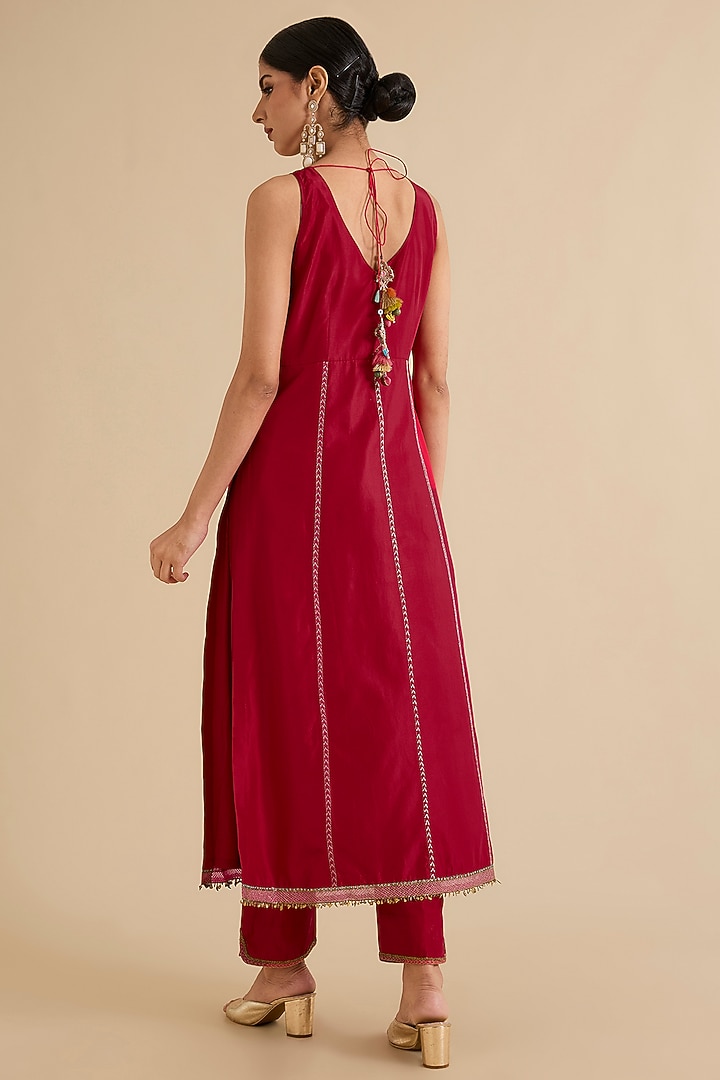 Red Silk Hand Embroidered Kurta Set by Raji ramniq at Pernia's Pop Up Shop