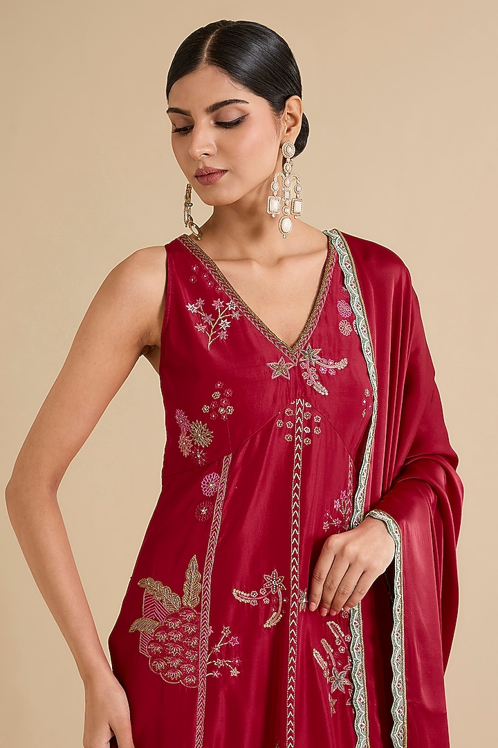 Red Silk Hand Embroidered Kurta Set by Raji ramniq at Pernia's Pop Up Shop