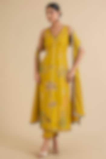 Yellow Silk Hand Embroidered Kurta Set by Raji ramniq at Pernia's Pop Up Shop