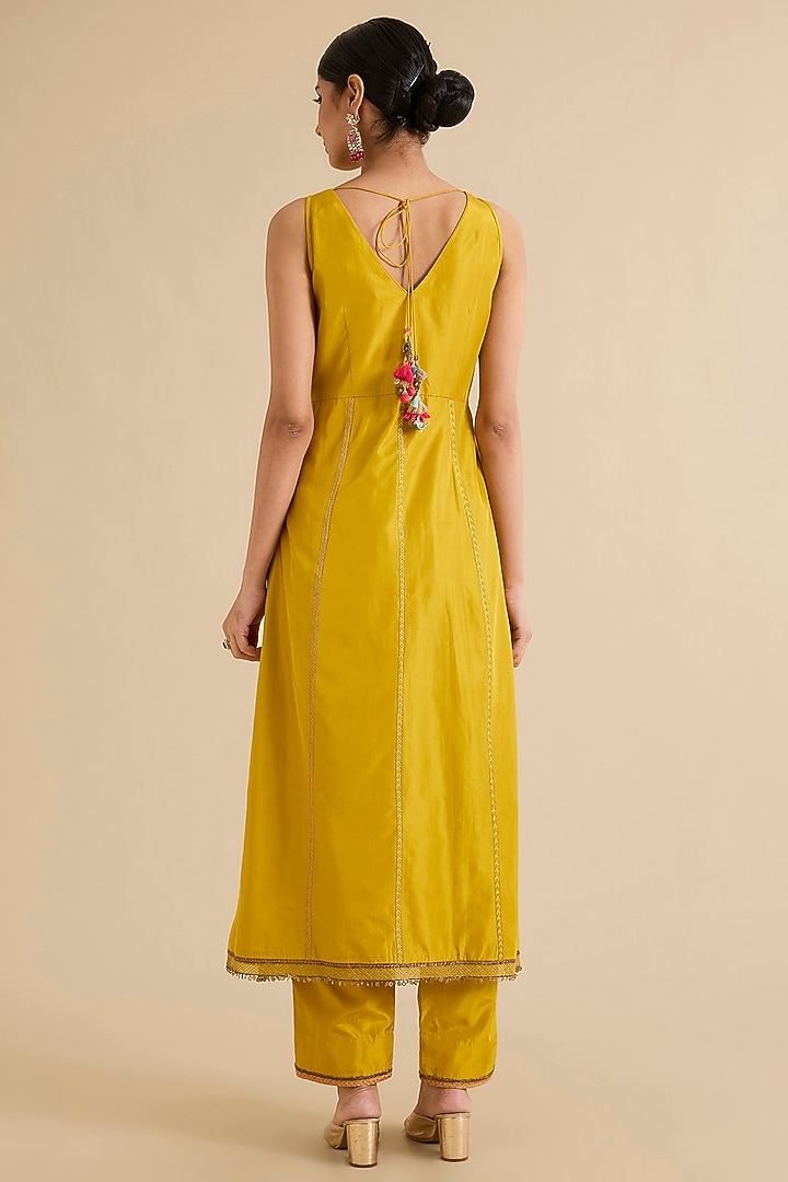 Yellow Silk Hand Embroidered Kurta Set by Raji ramniq at Pernia's Pop Up Shop