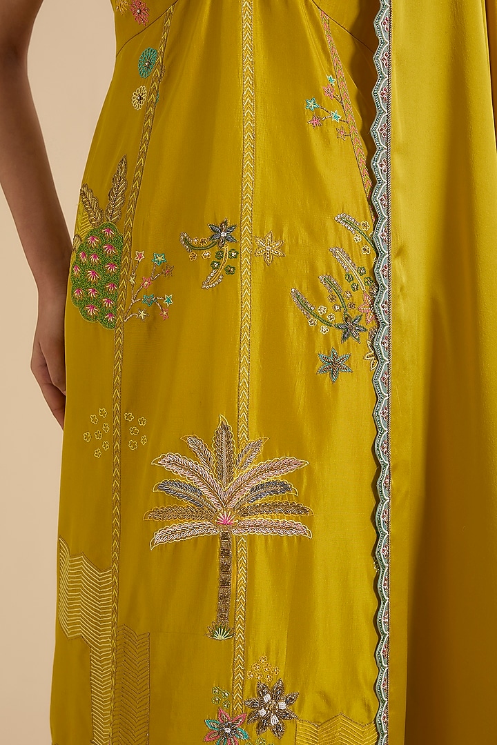 Yellow Silk Hand Embroidered Kurta Set by Raji ramniq at Pernia's Pop Up Shop