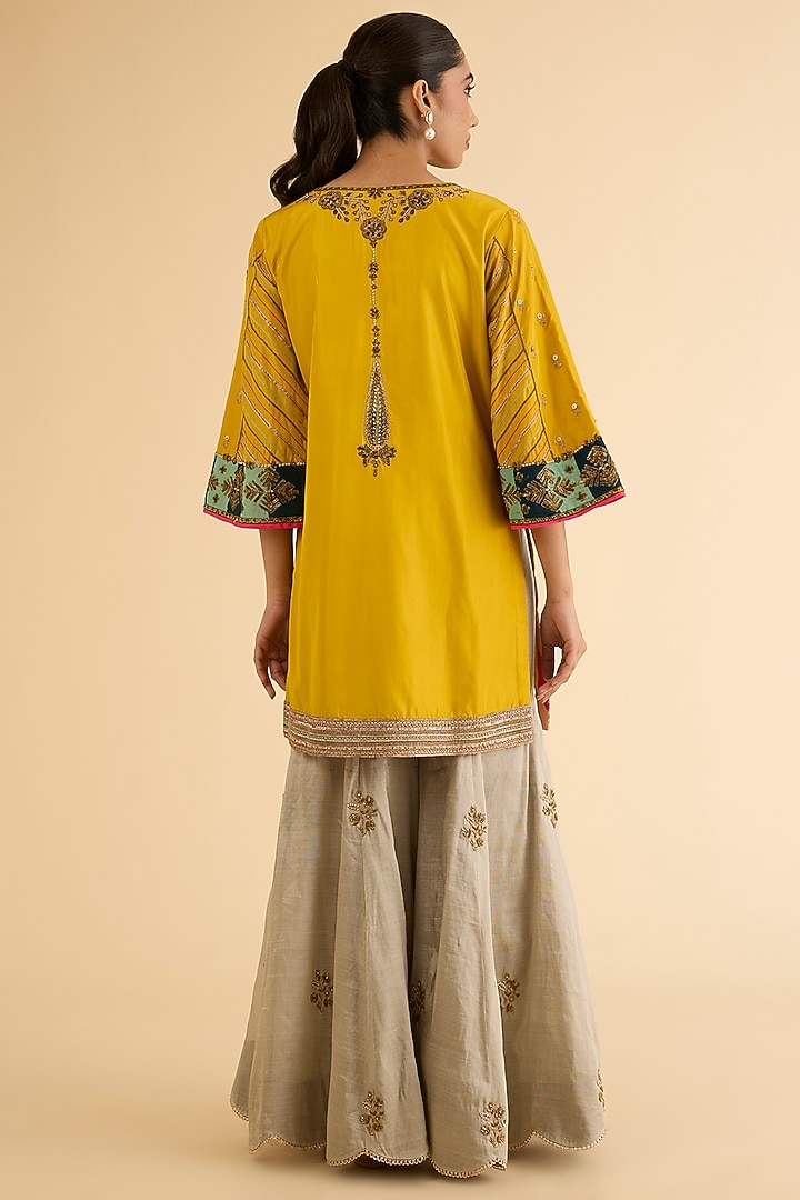 Yellow Silk Hand Embroidered Kurta Set by Raji ramniq at Pernia's Pop Up Shop