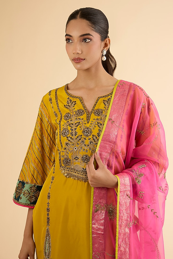 Yellow Silk Hand Embroidered Kurta Set by Raji ramniq at Pernia's Pop Up Shop