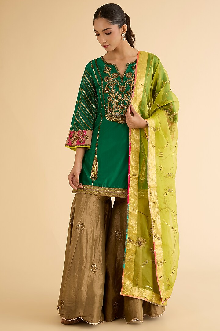 Emerald Green Silk Hand Embroidered Kurta Set by Raji ramniq at Pernia's Pop Up Shop