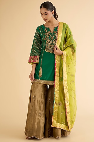 Emerald Green Silk Hand Embroidered Kurta Set by Raji ramniq
