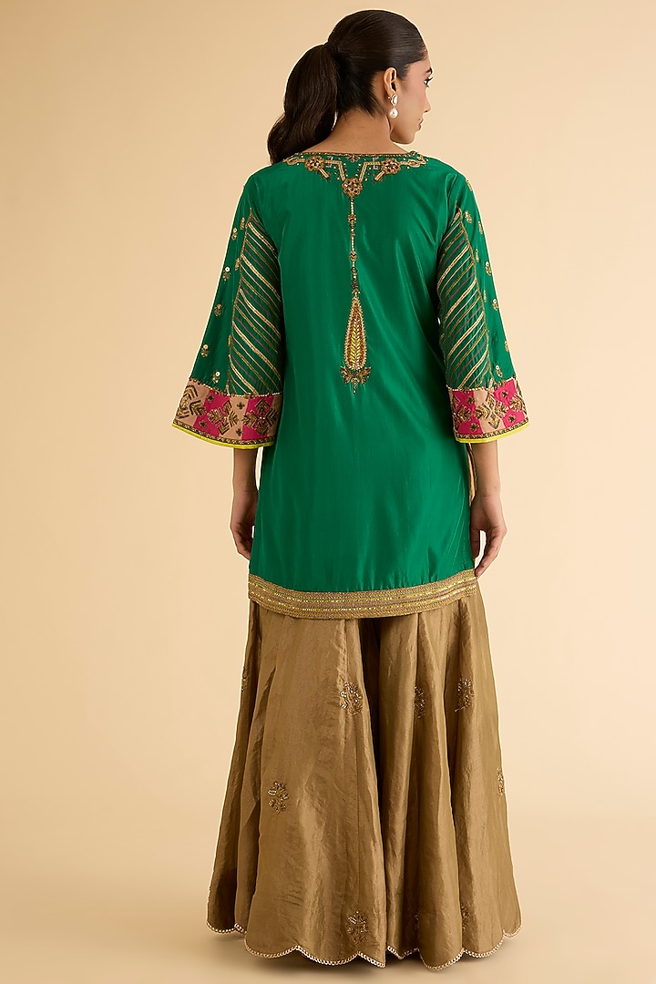 Emerald Green Silk Hand Embroidered Kurta Set by Raji ramniq at Pernia's Pop Up Shop