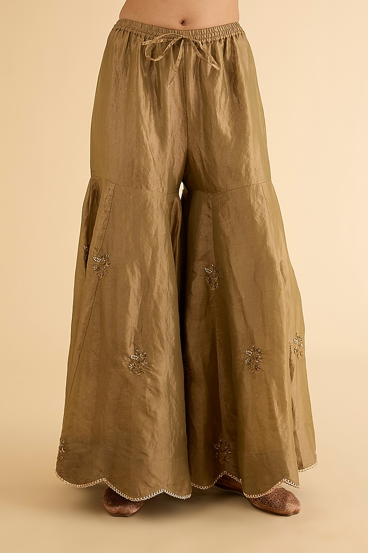 Emerald Green Silk Hand Embroidered Kurta Set by Raji ramniq at Pernia's Pop Up Shop
