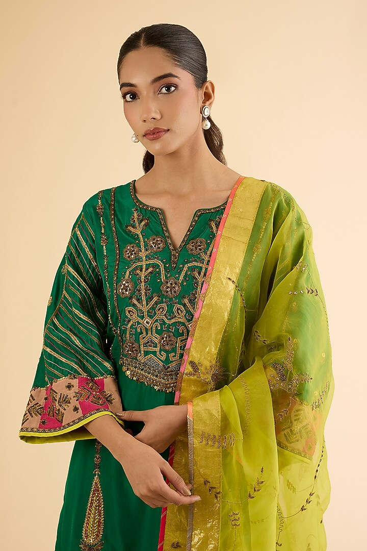 Emerald Green Silk Hand Embroidered Kurta Set by Raji ramniq at Pernia's Pop Up Shop