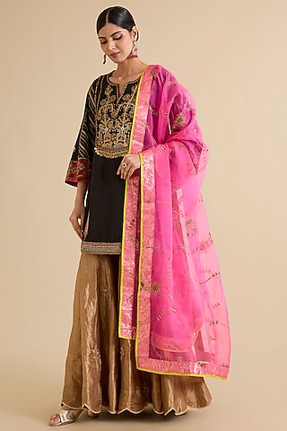 Black Silk Hand Embroidered Short Kurta Set by Raji ramniq