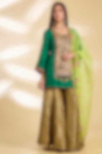 Green Silk Hand Embroidered Kurta Set by Raji ramniq at Pernia's Pop Up Shop