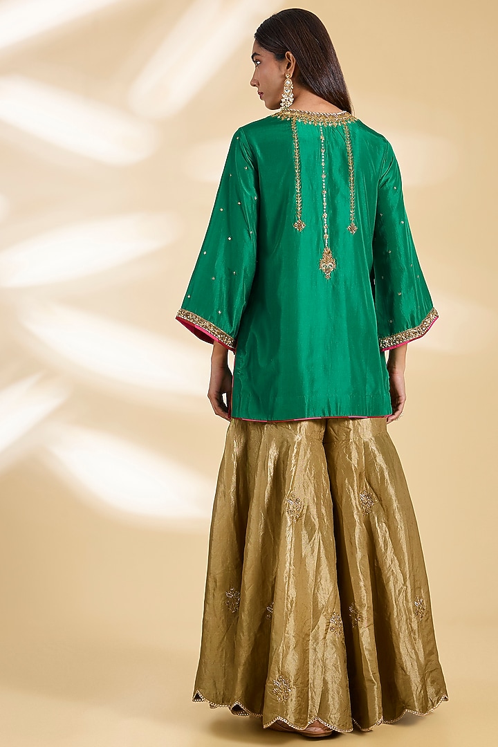 Green Silk Hand Embroidered Kurta Set by Raji ramniq at Pernia's Pop Up Shop