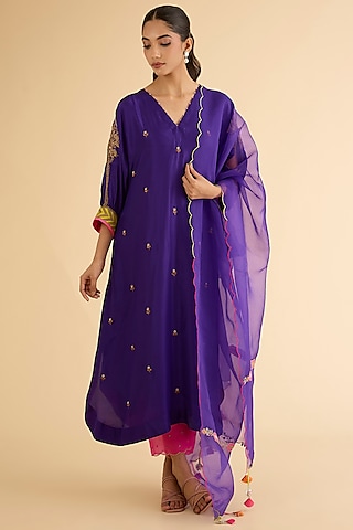 Purple Silk & Modal Satin Hand Embroidered Kaftan Kurta Set by Raji ramniq