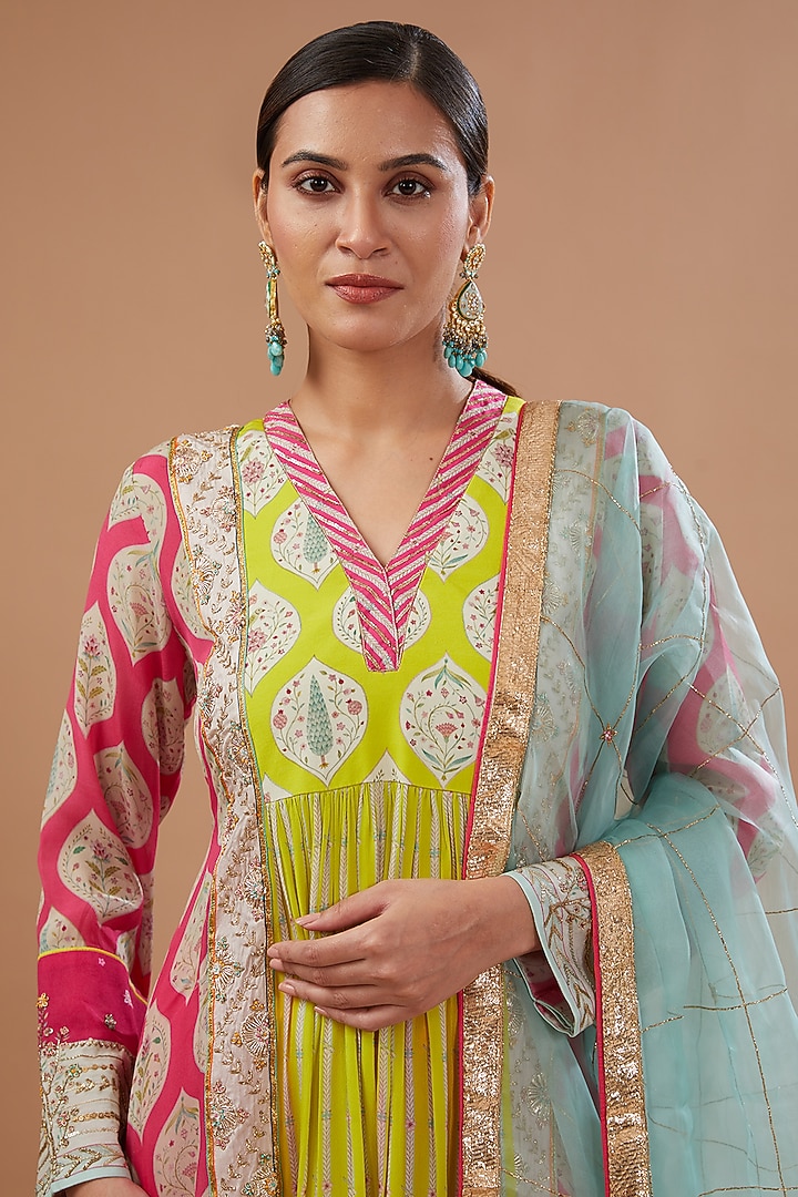 Magenta & Bright Lime Crepe Hand Embroidered Kurta Set by Raji ramniq at Pernia's Pop Up Shop