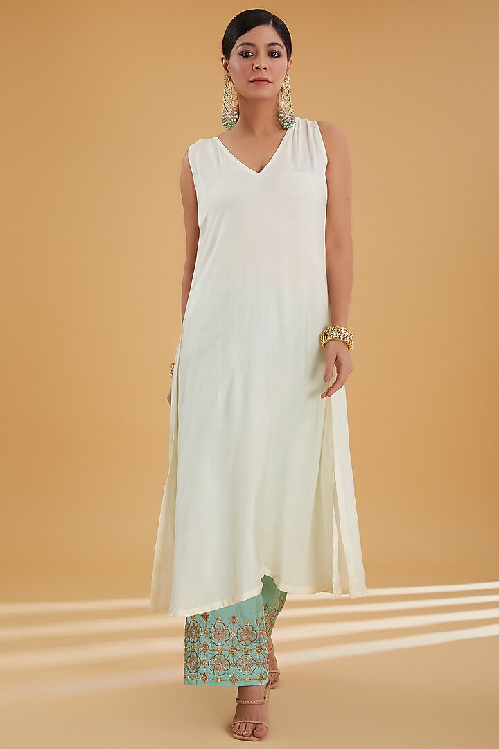 Ivory Silk Hand Embroidered Kurta Set by Raji Ramniq at Pernia's Pop Up Shop