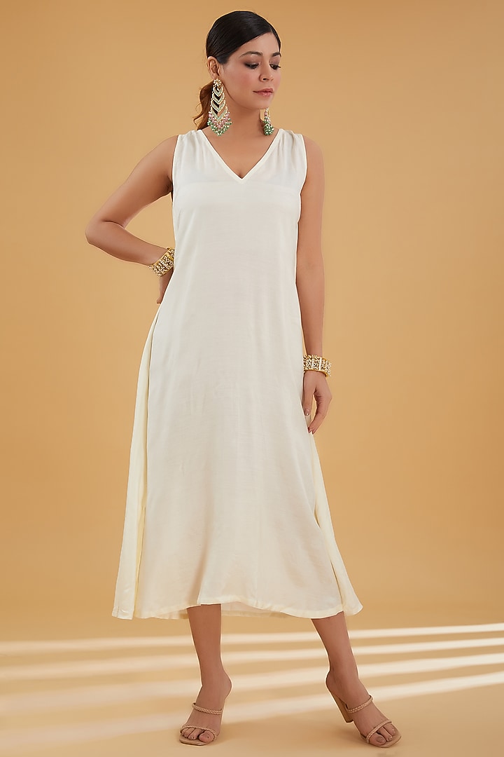 Ivory Crepe Printed & Hand Embroidered Kaftan by Raji Ramniq at Pernia's Pop Up Shop