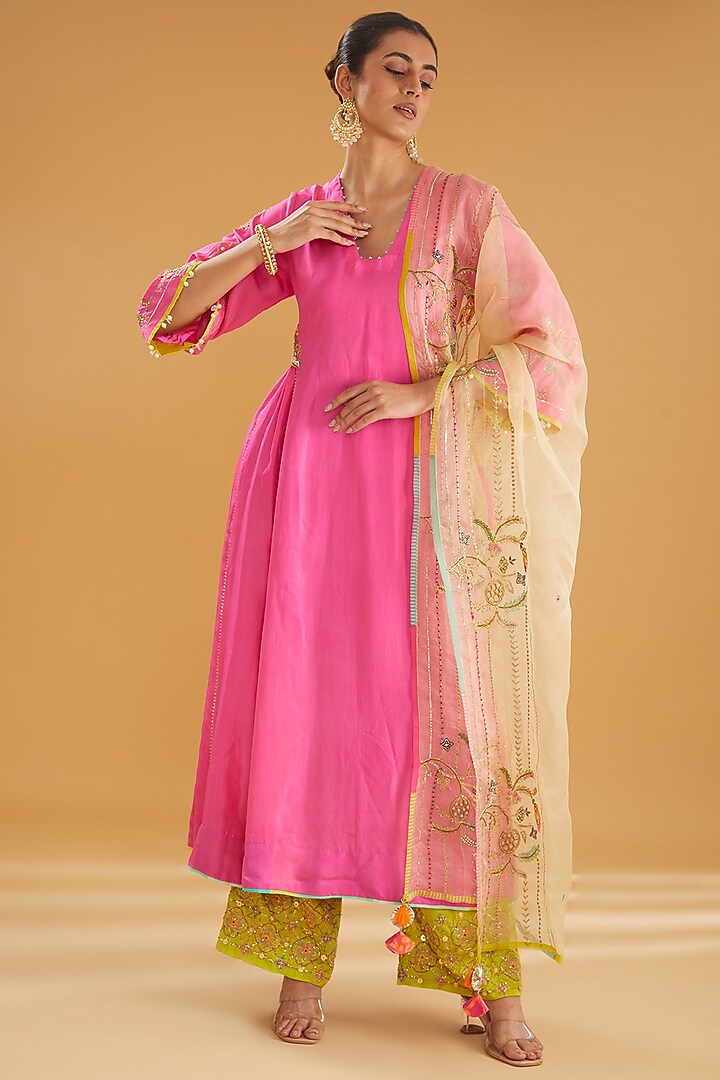 Pink Silk Hand Embroidered Kurta Set by Raji ramniq at Pernia's Pop Up Shop