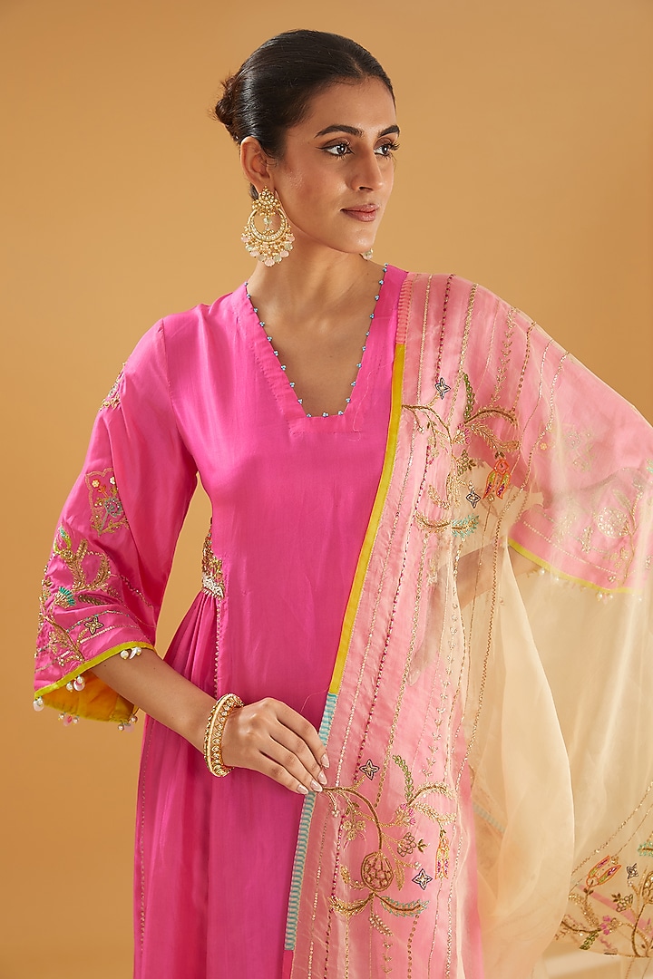 Pink Silk Hand Embroidered Kurta Set by Raji ramniq at Pernia's Pop Up Shop