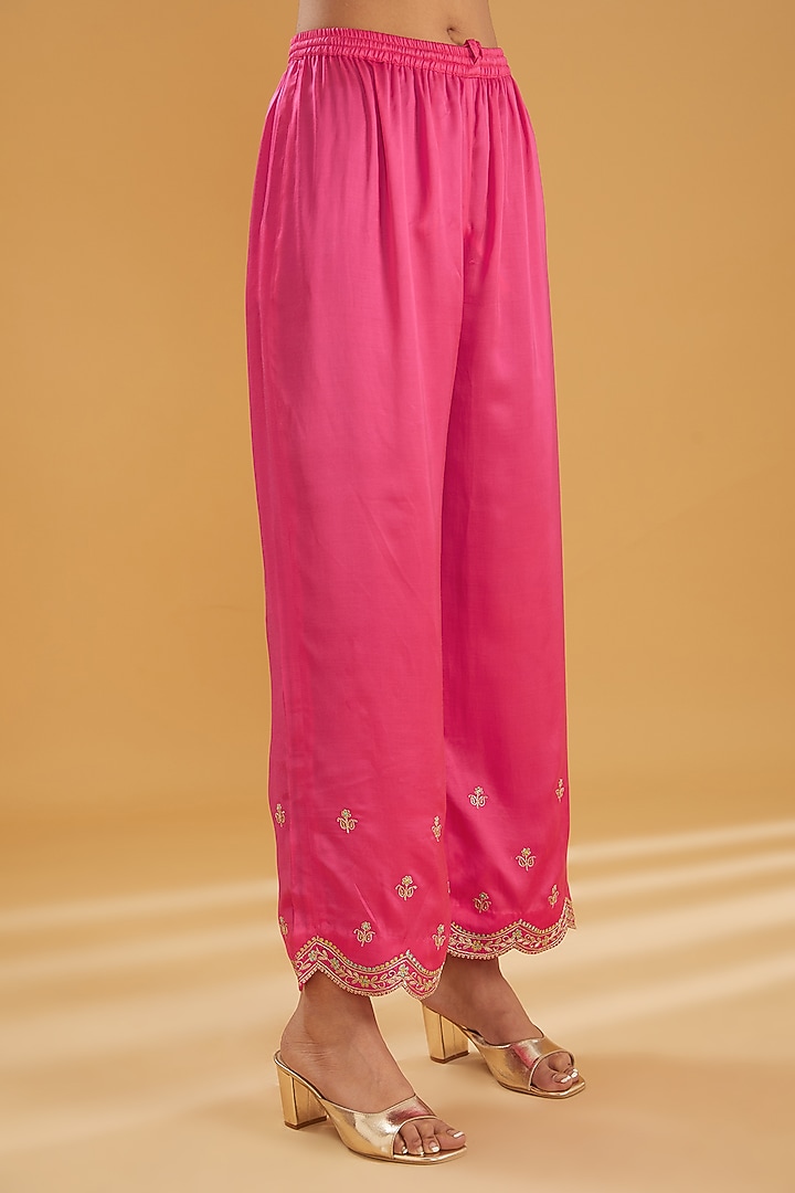 Green Crepe Printed & Embroidered Kurta Set by Raji ramniq at Pernia's Pop Up Shop