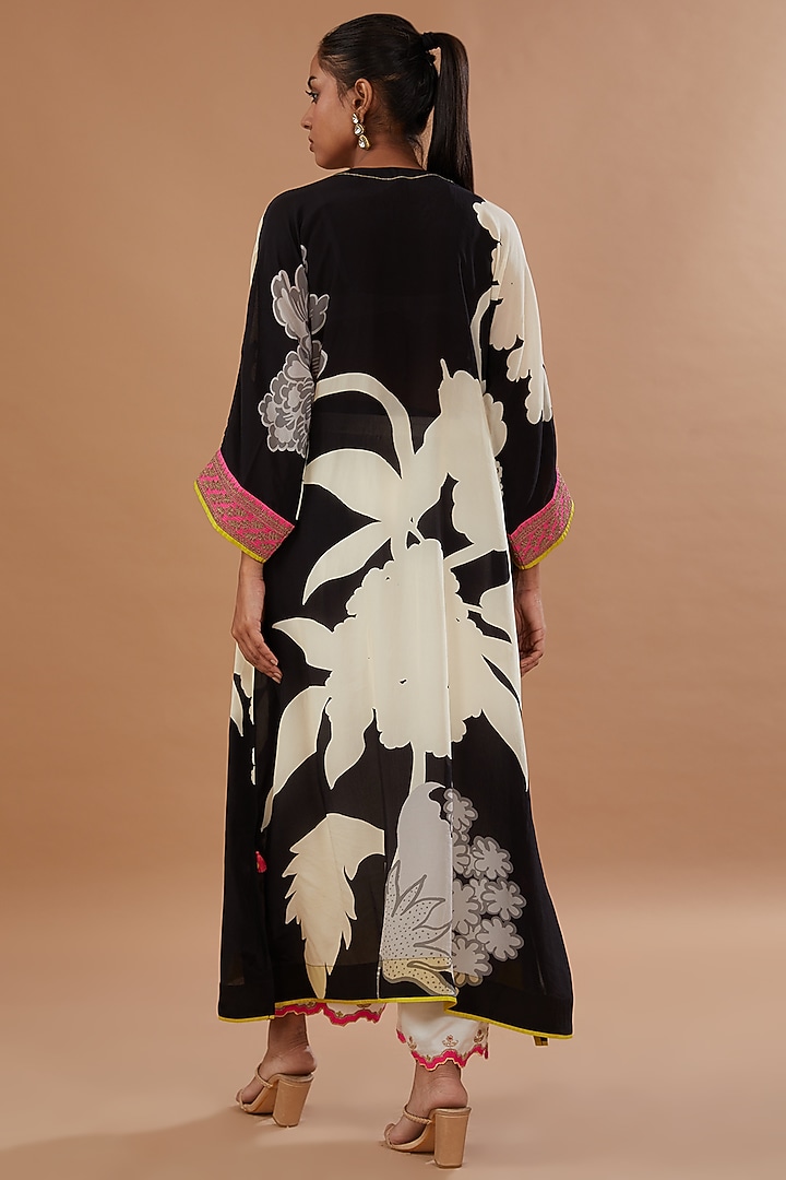 Black Crepe Embroidered Kaftaan Kurta Set by Raji ramniq at Pernia's Pop Up Shop