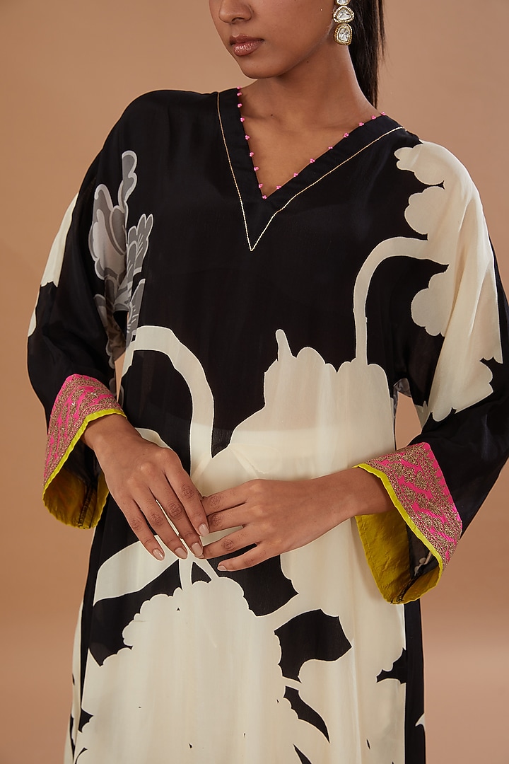 Black Crepe Embroidered Kaftaan Kurta Set by Raji ramniq at Pernia's Pop Up Shop