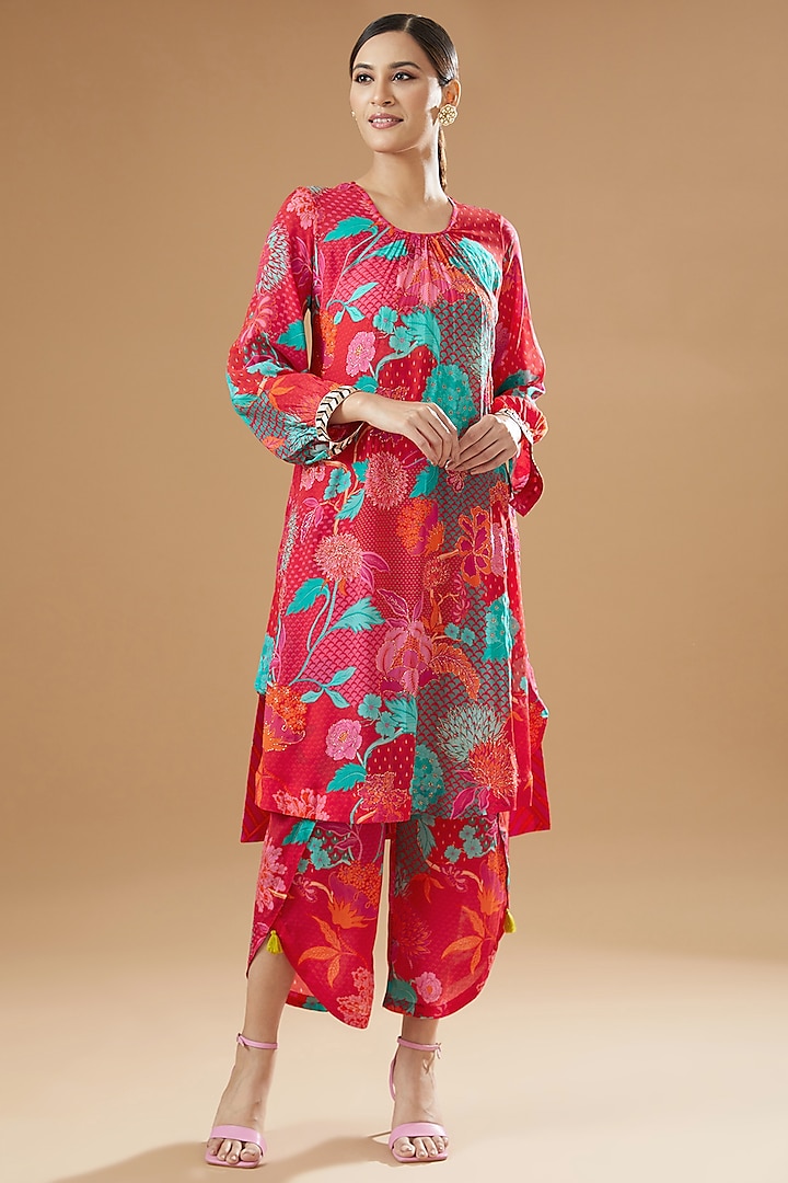 Jaster Red Crepe Embroidered & Printed Kurta Set by Raji ramniq at Pernia's Pop Up Shop