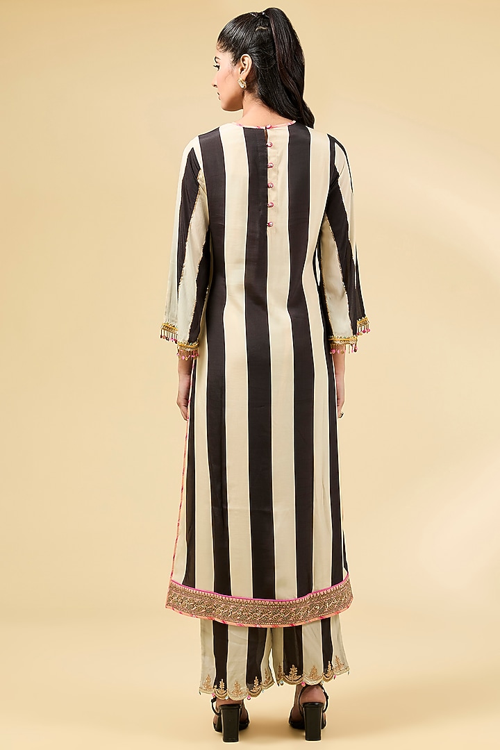 Black & White Crepe Striped Printed Kurta Set by Raji ramniq at Pernia's Pop Up Shop
