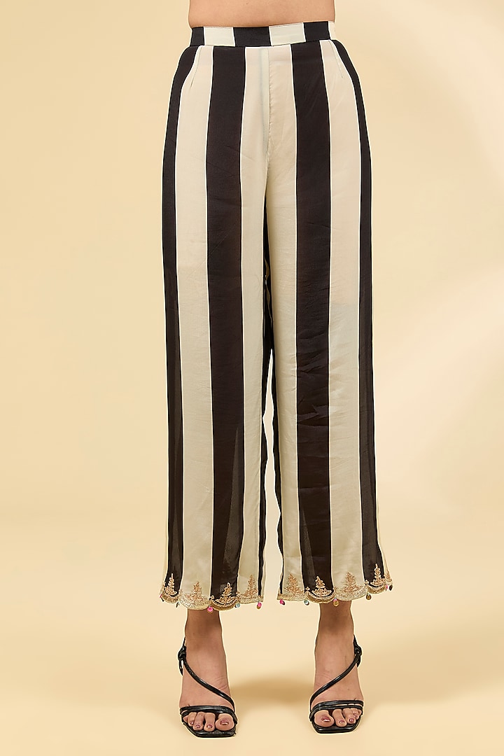 Black & White Crepe Striped Printed Kurta Set by Raji ramniq at Pernia's Pop Up Shop