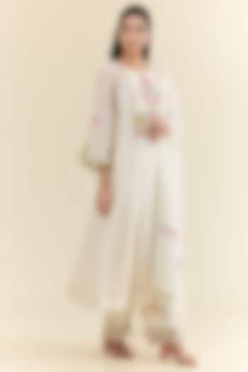 Ivory Chanderi & Modal Satin Hand Embroidered Kurta Set by Raji ramniq at Pernia's Pop Up Shop