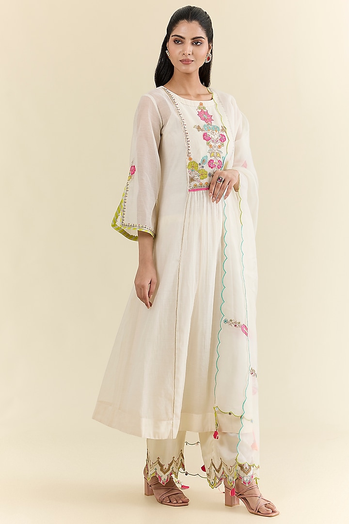 Ivory Chanderi & Modal Satin Hand Embroidered Kurta Set by Raji ramniq at Pernia's Pop Up Shop