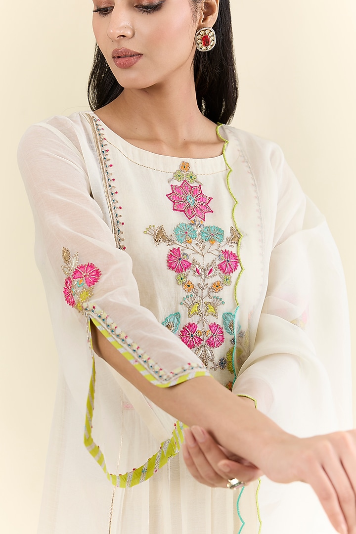 Ivory Chanderi & Modal Satin Hand Embroidered Kurta Set by Raji ramniq at Pernia's Pop Up Shop