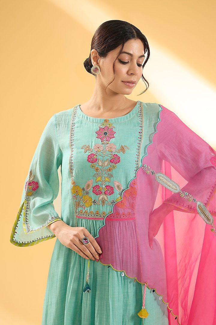 Powder Blue Chanderi Floral & Applique Embroidered Kurta Set by Raji ramniq at Pernia's Pop Up Shop
