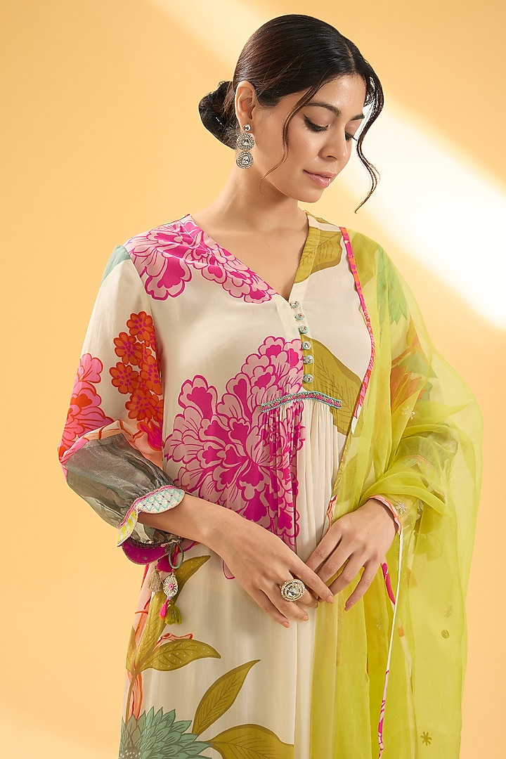 Multi-Colored Crepe Floral Printed Kurta Set by Raji ramniq at Pernia's Pop Up Shop