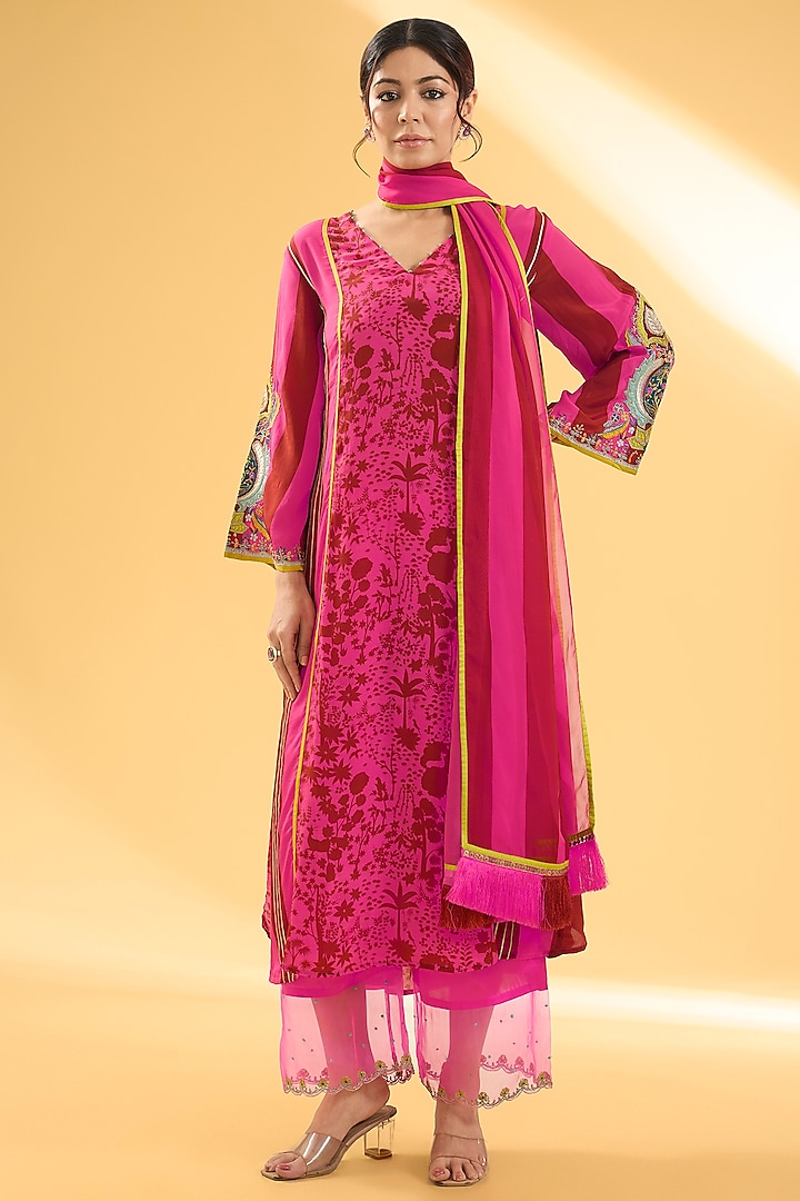 Red & Magenta Crepe Printed Kurta Set by Raji ramniq at Pernia's Pop Up Shop