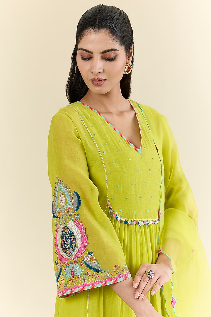 Green Chanderi & Modal Satin Hand Embroidered Kurta Set by Raji ramniq at Pernia's Pop Up Shop